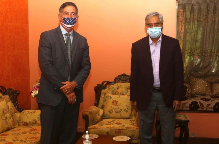 प्रधानमन्त्री देउवालाई भेट्न बालुवाटार पुगे अमेरिकी राजदूत बेरी