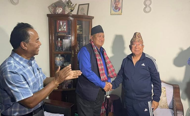 हेलम्बुका एमाले बाट निर्वाचित वडा अध्यक्ष लामा एकिकृत समजवादीमा प्रवेश