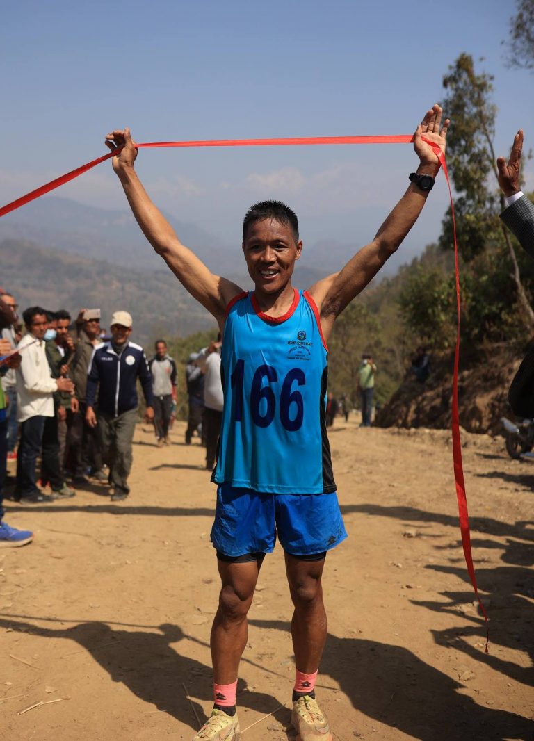 व्यास अल्ट्रा म्याराथनको उपाधि वेदबहादुरलाई