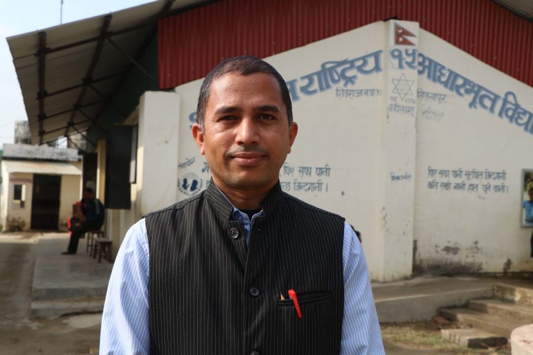 एक शिक्षक जसले सरकारी विद्यालयको स्वरूप फेरे