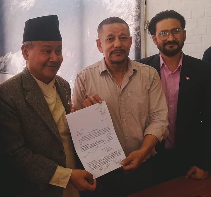 केशव स्थापितले दिए राजीनामा