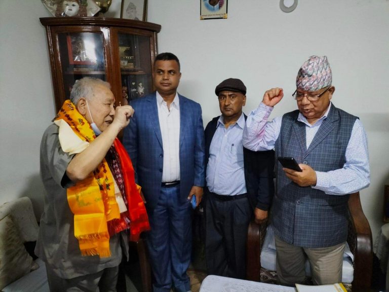 काठमाडौं महानगरपालिका बडा नं २४ का वडाध्यक्ष बालकृष्ण श्रेष्ठ नेकपा एस प्रवेस