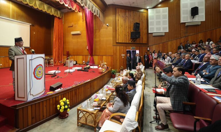प्रधानमन्त्रीले भने– ‘प्रधानमन्त्री कुलपति हुने व्यवस्था अव्यवहारिक छ, विकल्प खोजौं’