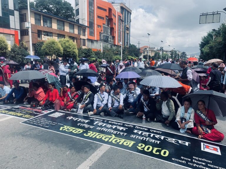 अनिवार्य सहभागिता’ सर्कुलरपछि आन्दोलनमा सहभागि शिक्षकमै असन्तुष्टि